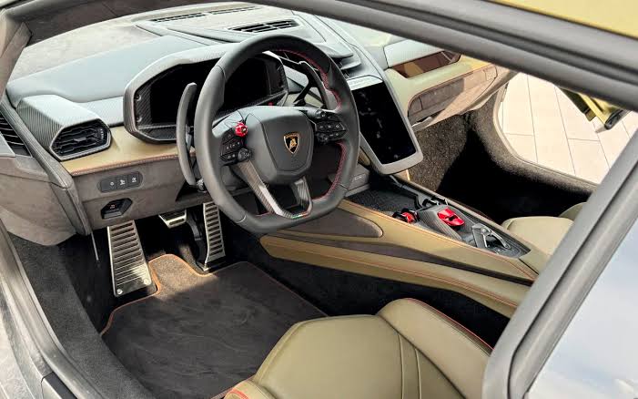 Без задньої передачі та вагою всього 193 кг: Lamborghini розкрила секрети нової 8-ступеневої РКПП